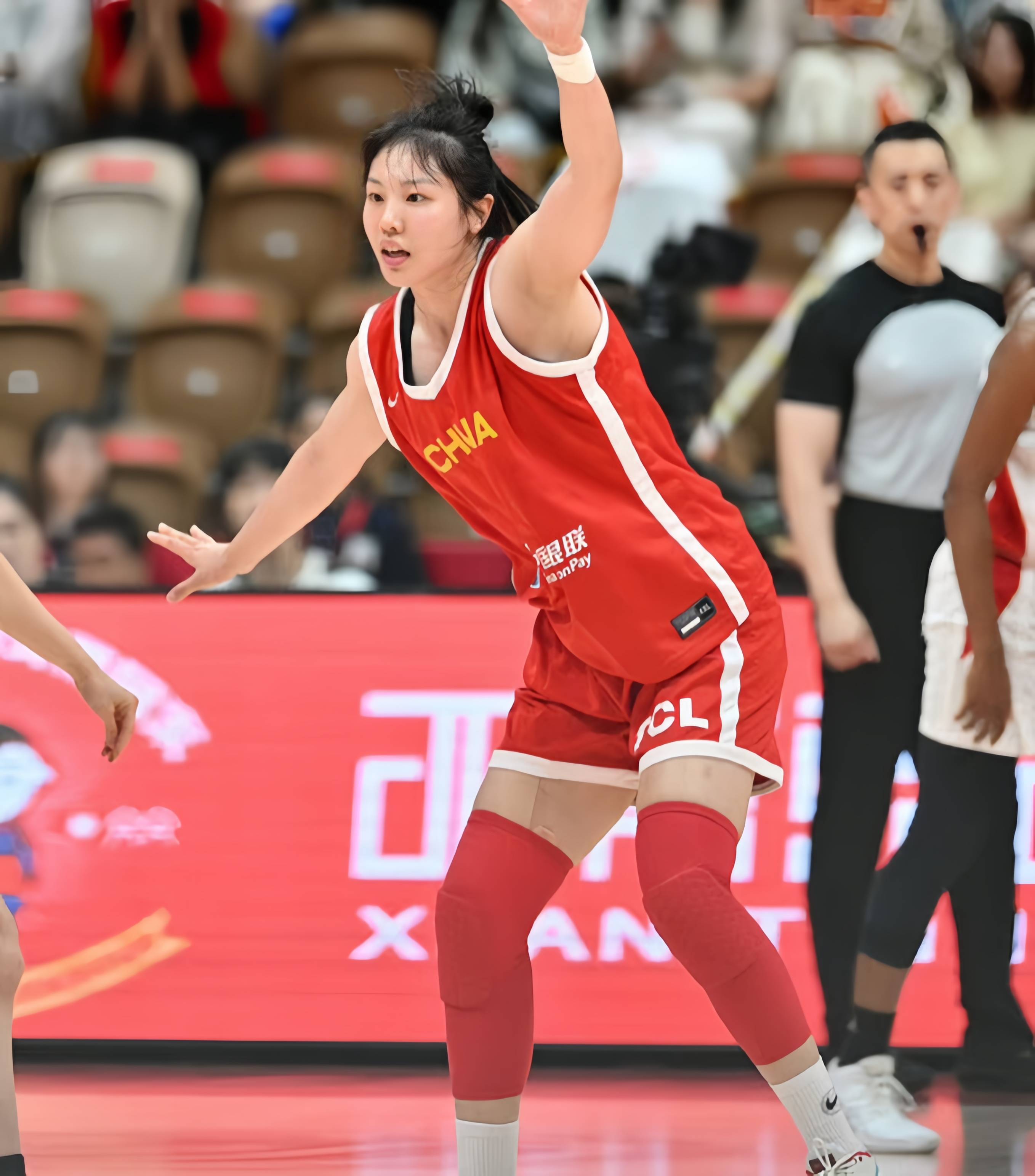 乌克兰女篮队员克服困难，迎战强手