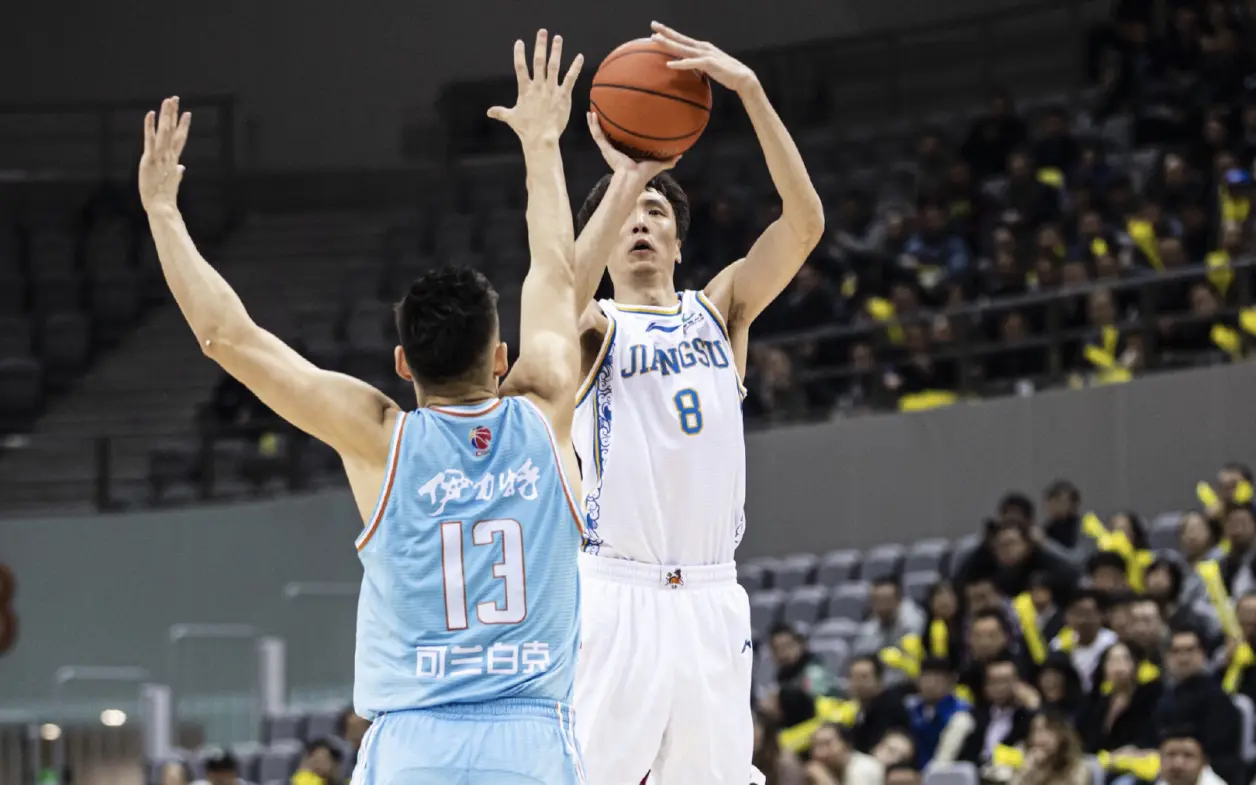 湖北战队客场大胜，取得关键三分