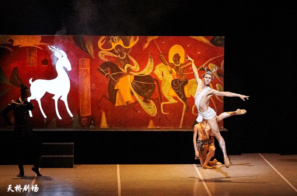 欧洲足球传奇球星再战赛场，精湛技艺引人入胜的简单介绍