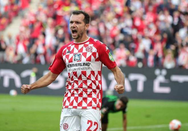 关于美因茨队客场不敌对手，积分停滞的信息