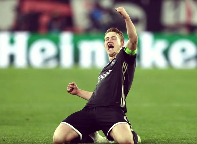 阿贾克斯爆冷逆袭晋级欧冠四强，实力惊人