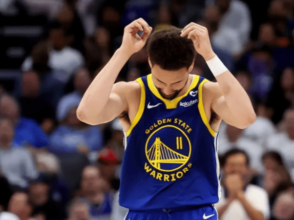 克莱汤普森带领球队实现逆转