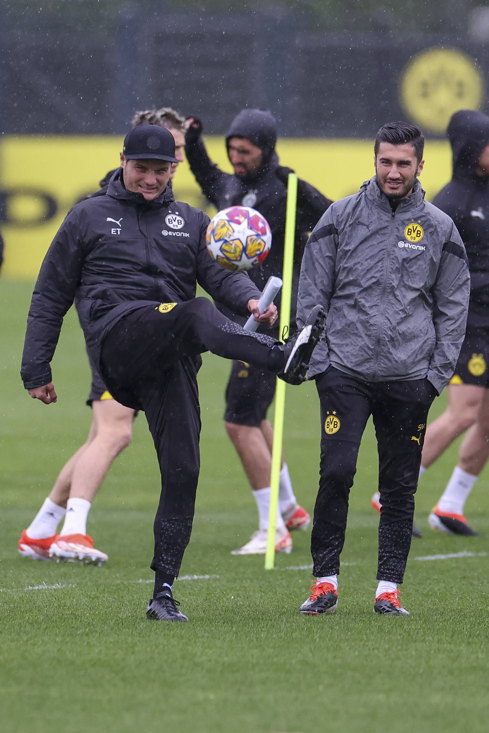 关于多特蒙德球员家庭参观训练基地，欢乐一番的信息