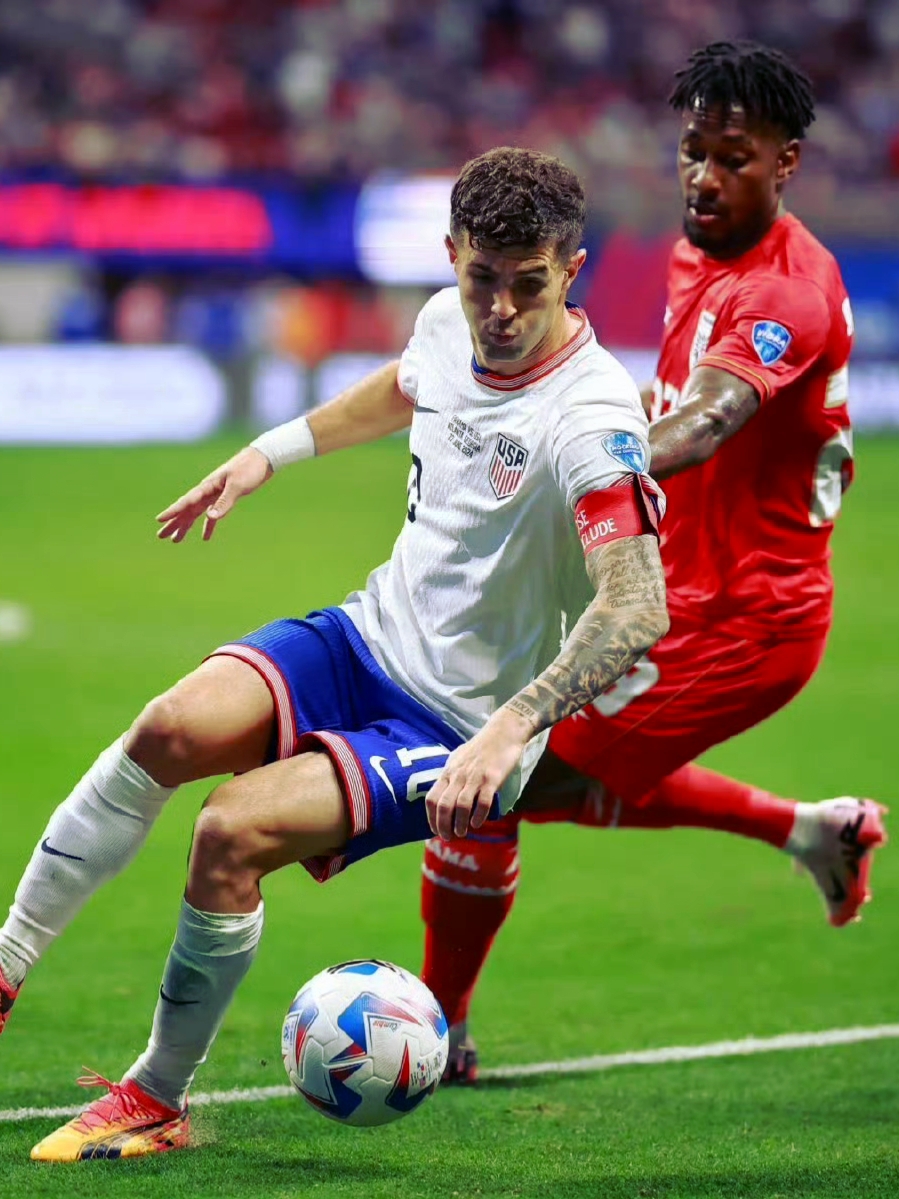 包含足球赛场强强对话，球队实力角逐的词条