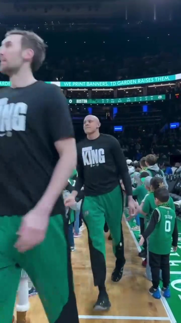 包含凯尔特人碾压快船，瓦兰丘纳斯统治全场的词条