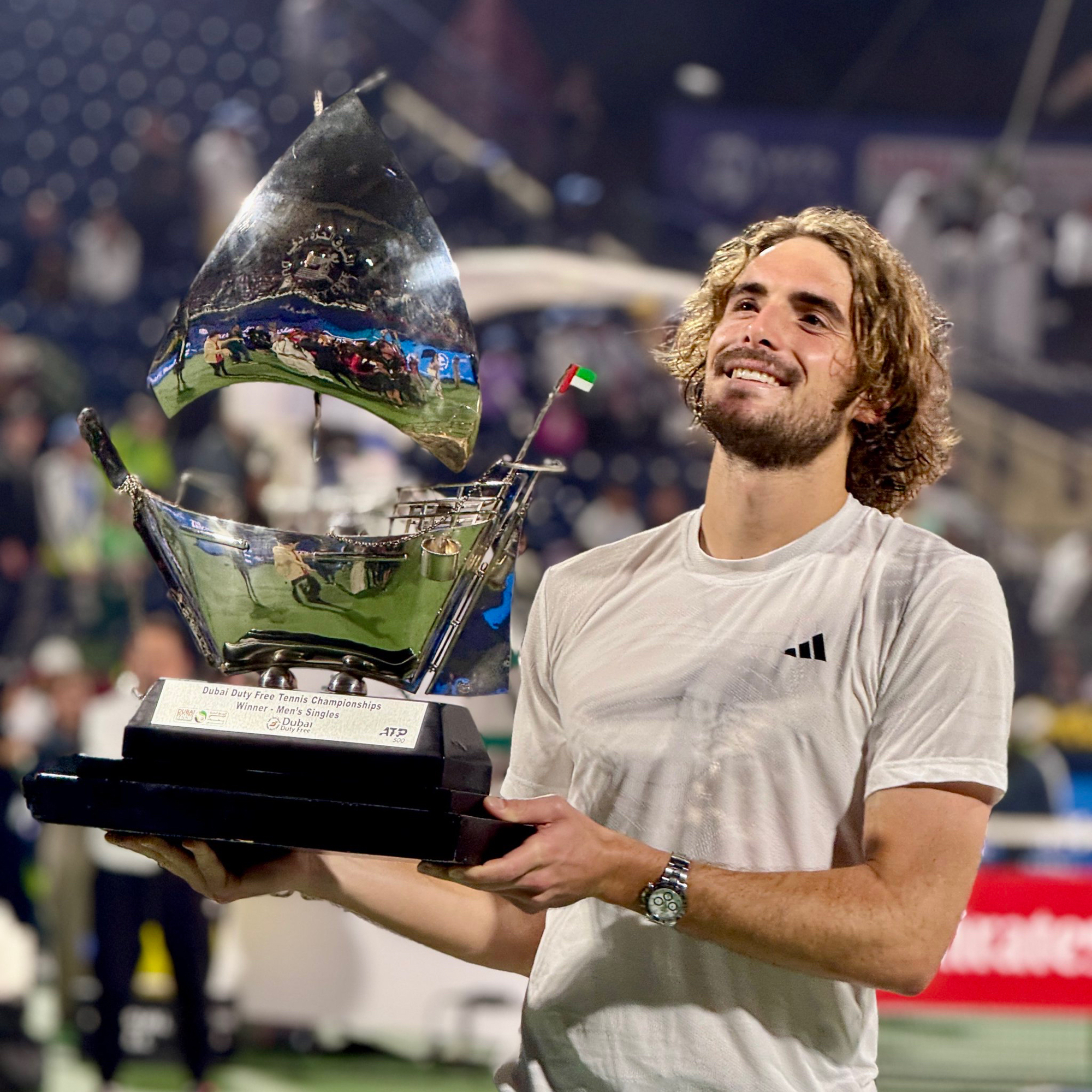 包含世界网球队轻取澳大利亚网球队，西西帕斯爆发神勇的词条