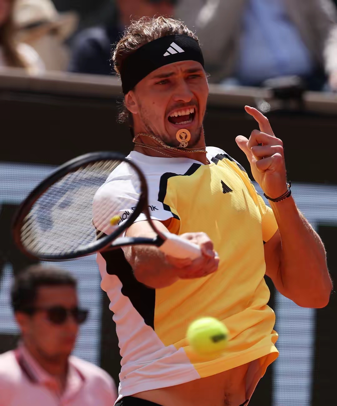 包含法网险胜戴维斯杯，兹维列夫高光表现的词条