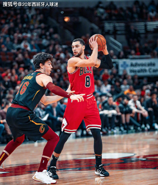 尼克斯轻取雄鹿，戈贝尔惊艳四座的简单介绍