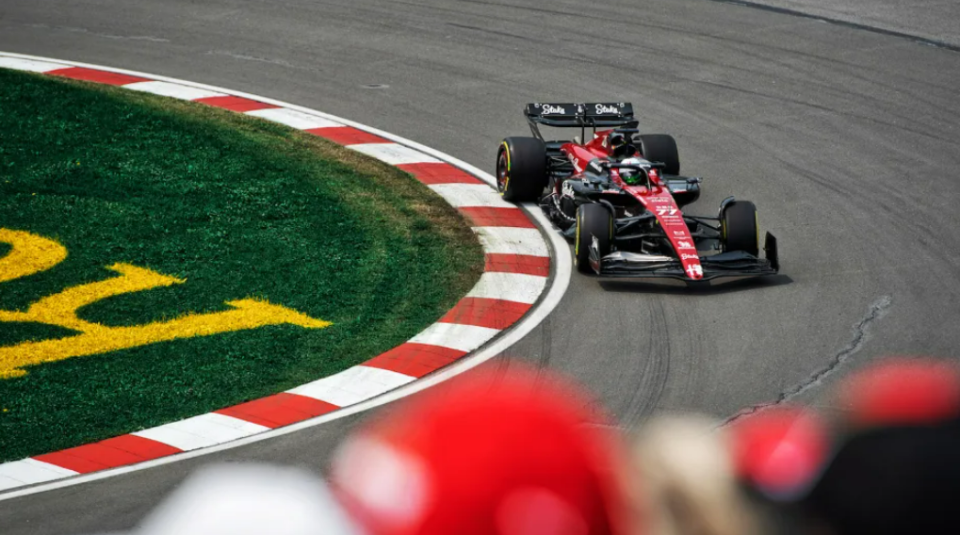 包含红牛二队横扫雷诺车队，汉密尔顿高光表现的词条